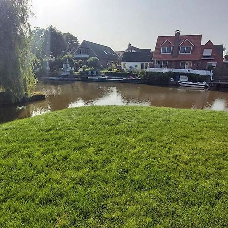 Grachtendroeoem Greetsiel Bagian luar foto